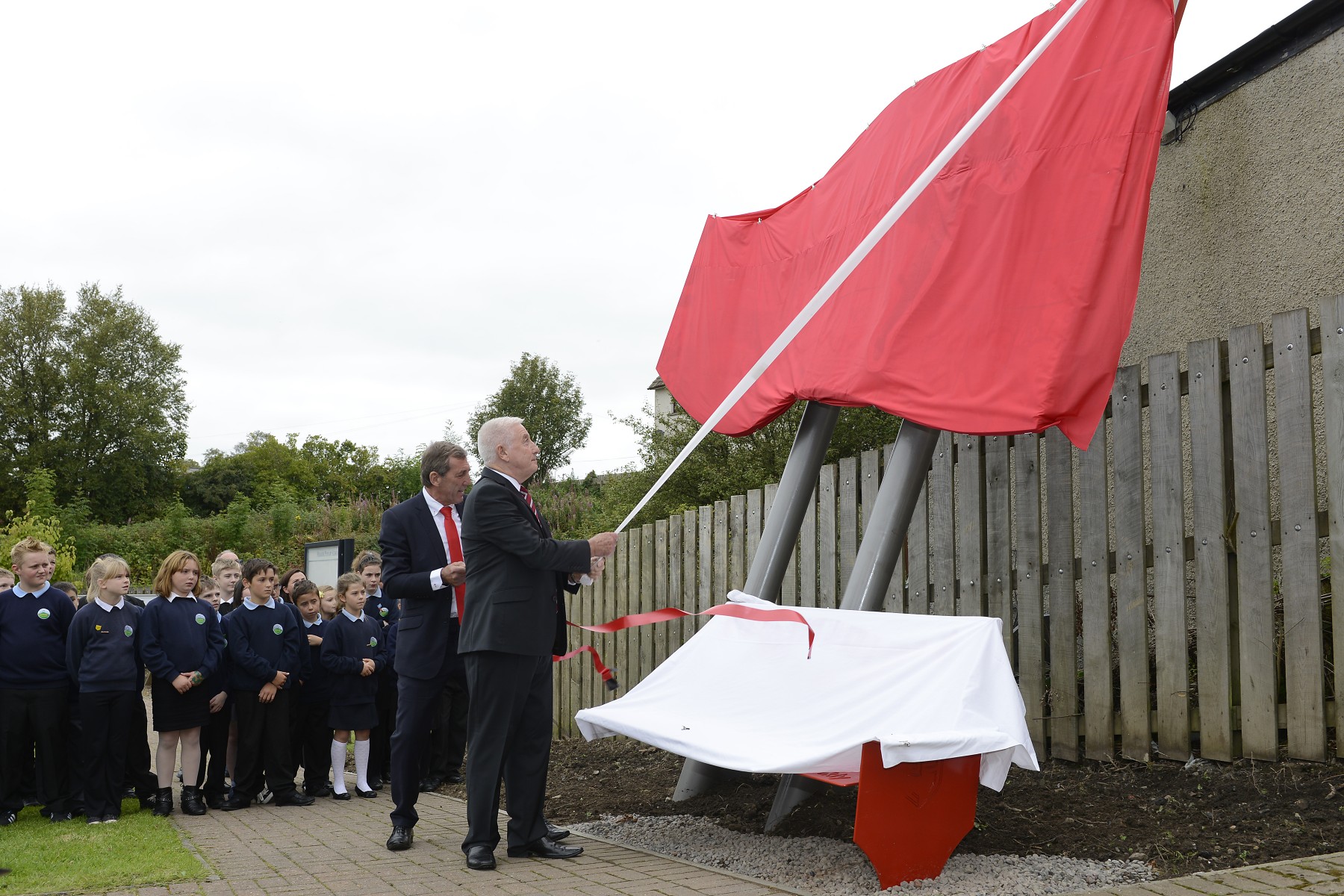 Roy and Alan unveiling the artwork