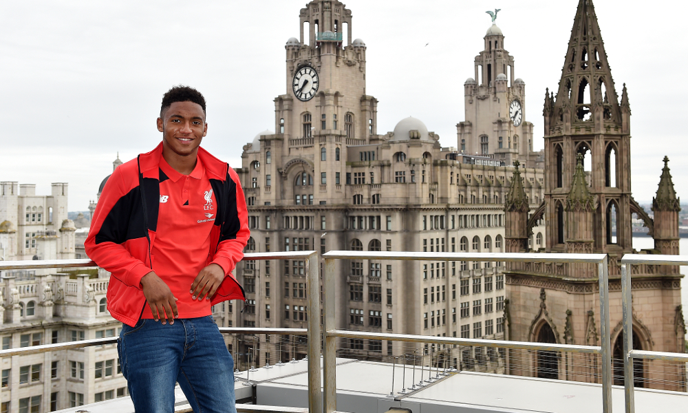 joe-gomez-signs-1