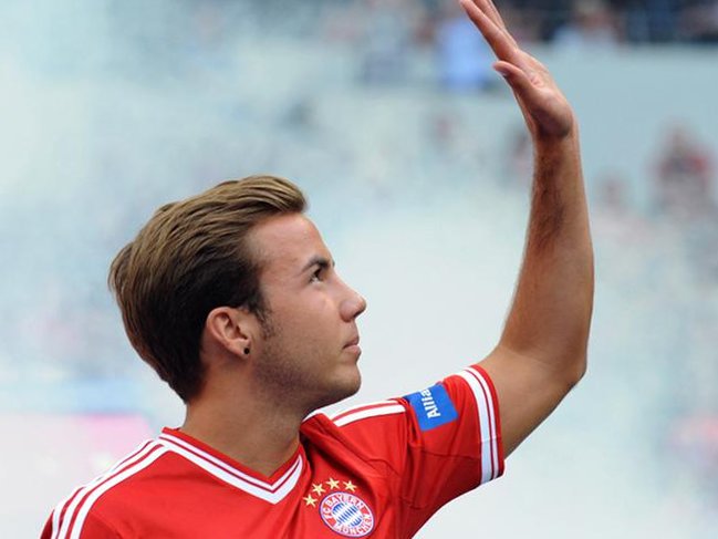 Gotze waving goodbye to Bayern fans?